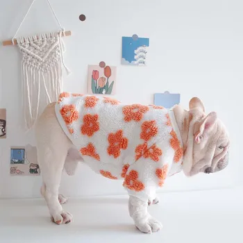 Jaunā stila mājdzīvnieku apģērbu suns rudens un ziemas apģērbu bieza kokskaidu ziedu plīša apģērbu tauku suņu apģērbi