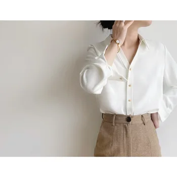 Mazs V-veida kakla Balts Krekls Sieviešu garām piedurknēm 2021. gada Rudenī Jaunu Retro Metāla Sprādzes Nišu Dizaina Krekls Tendence