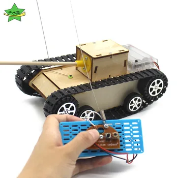 Simulācijas tvertnes modelis (tālvadības pults versija) Tehnoloģiju mazie izgudrojums DIY rokas saliktas automašīnas rotaļlietas