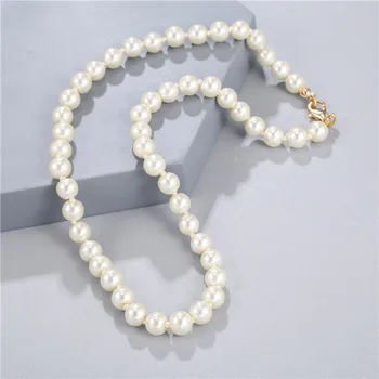 Ir 2021. Bohēmijas Modes Balto Pērļu Imitācijas sānslīdi kaklasaite Kaklarota Sievietēm Elegants Vintage Pērles Ķēde, Kaklarota, Kāzu svinības, Rotaslietas