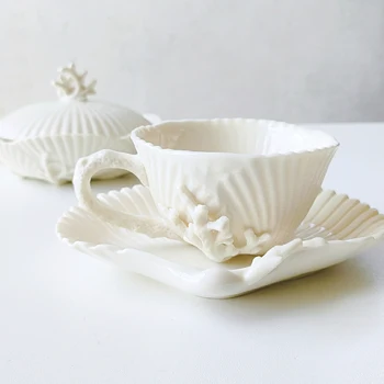 Eiropas Keramikas Krēmīgi Balta Korpusa Kafijas Tase Un Apakštase Pēcpusdienas Tēja Uzstādīt Vintage Atvieglojumus, Krūzes, Porcelāna Drinkware